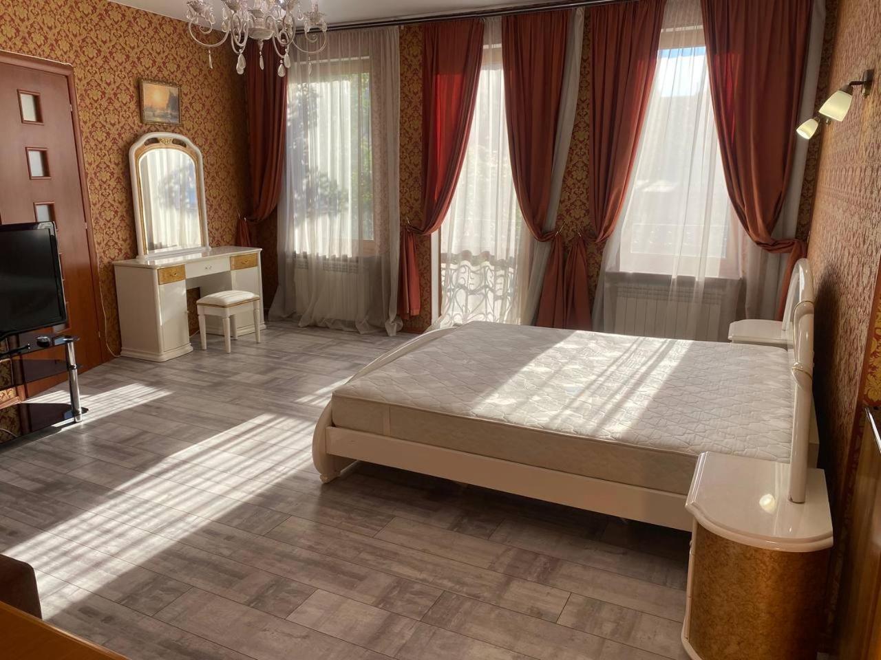 Valencia Hotel Odesa Exterior photo